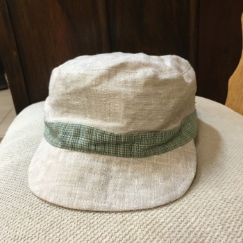 Lawn hat with beak