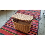 Kaanega korv, kinnitatud kaas